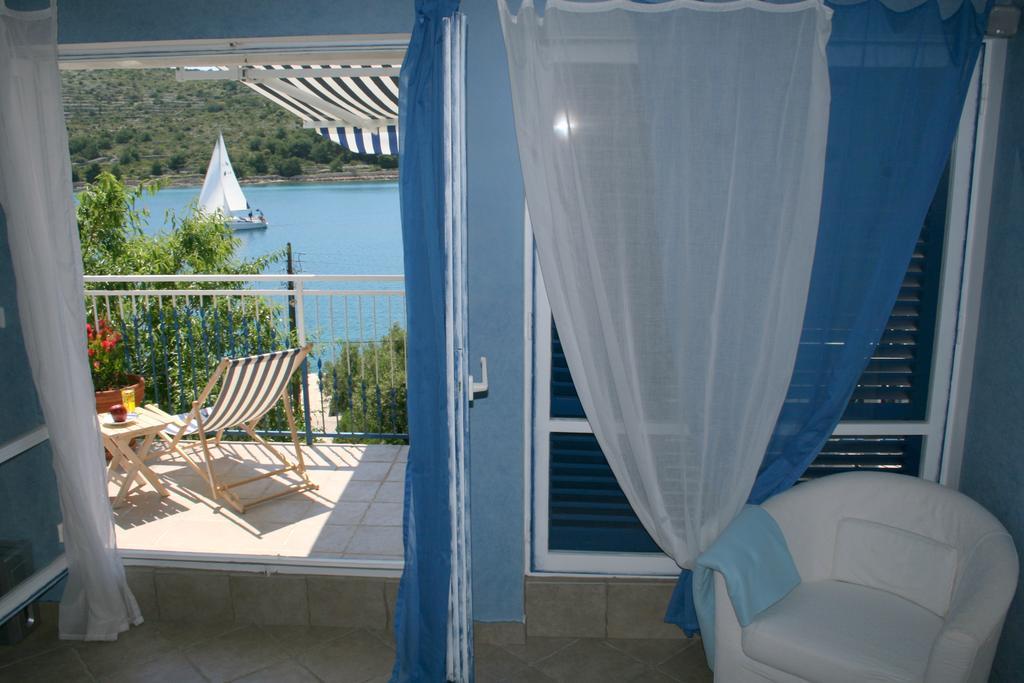 Apartments Mediterraneo Каприе Екстериор снимка